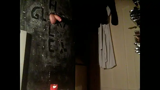 Snapshot of TweakyDude chatting on 10/26/25, 09:21 TweakyDude online show from 10/26/25, 09:21