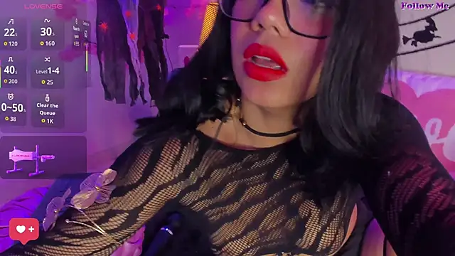 SenniaBella online show from 10/29/25, 01:57