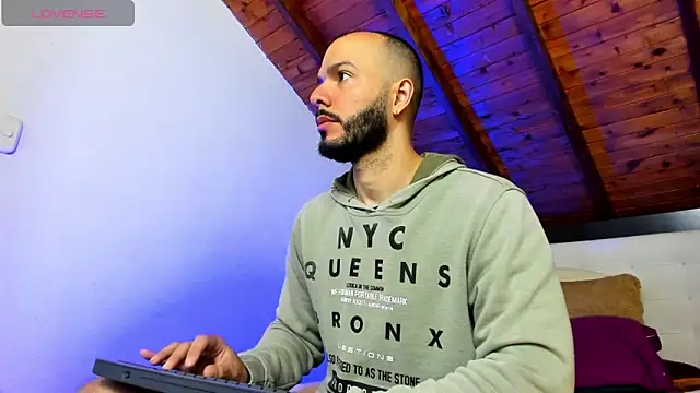 Tom Bailey online show from 04/16/26, 01:01