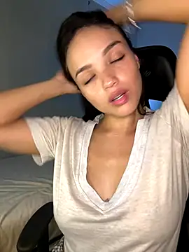 MisFrekcles  online show from 10/23/25, 08:13