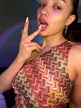 Snapshot of MisFrekcles_ chatting on 12/19/25, 11:17 MisFrekcles online show from 12/19/25, 11:17