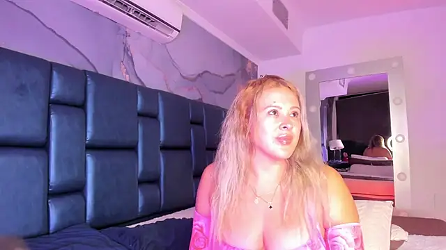 Snapshot of ALONDRAMILF chatting on 11/12/25, 02:34 ALONDRAMILF online show from 11/12/25, 02:34