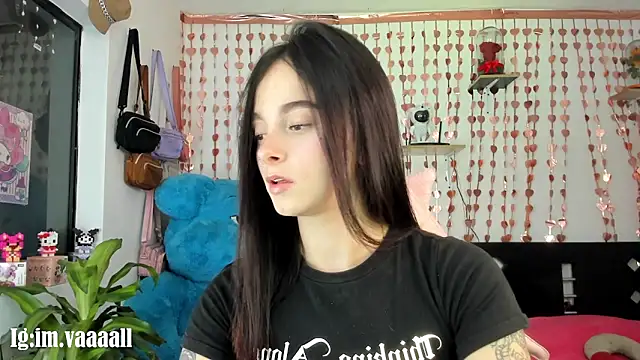 Snapshot of lucyy_tay chatting on 09/24/25, 11:19 lucyy tay online show from 09/24/25, 11:19