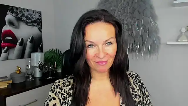 HelenLuxx online show from 01/07/25, 02:30