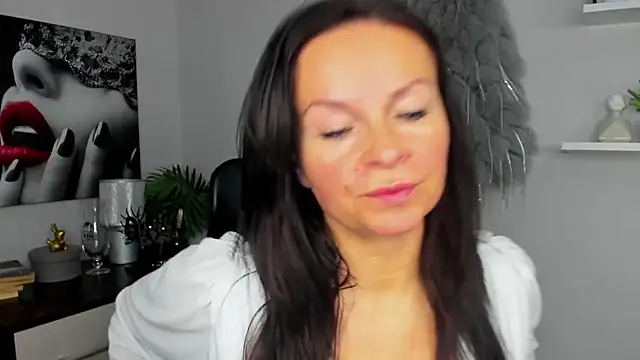 HelenLuxx online show from 01/08/25, 06:41