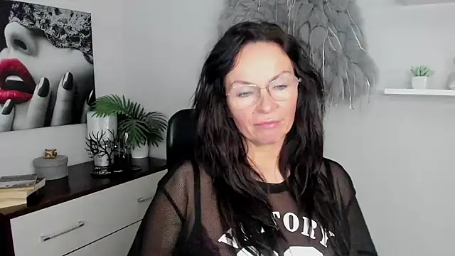 HelenLuxx online show from 01/20/25, 10:18