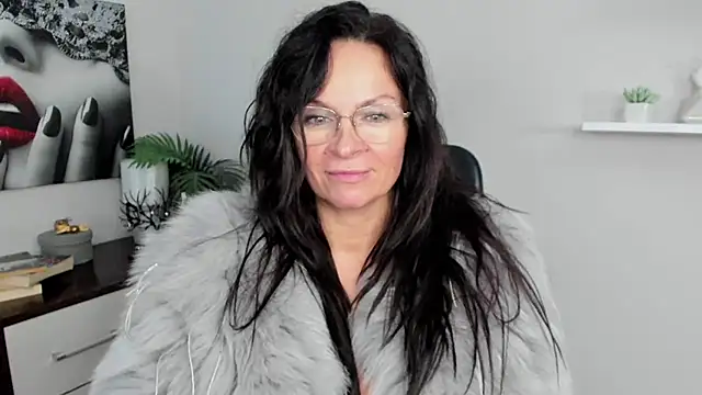 HelenLuxx online show from 01/21/25, 10:08