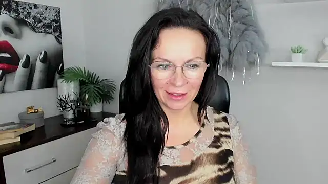 HelenLuxx online show from 01/23/25, 04:15