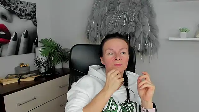 HelenLuxx online show from 01/27/25, 01:09