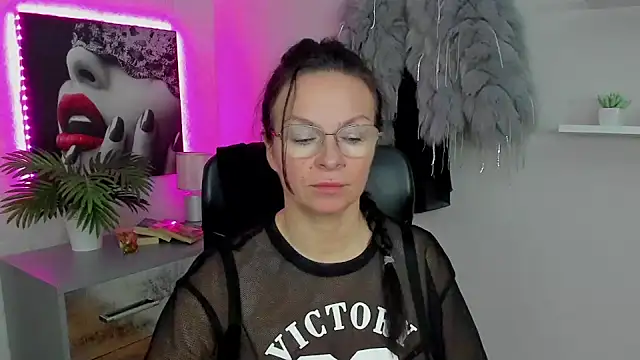 HelenLuxx online show from 01/31/25, 06:46