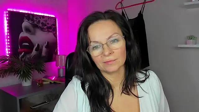 HelenLuxx online show from 02/05/25, 01:44