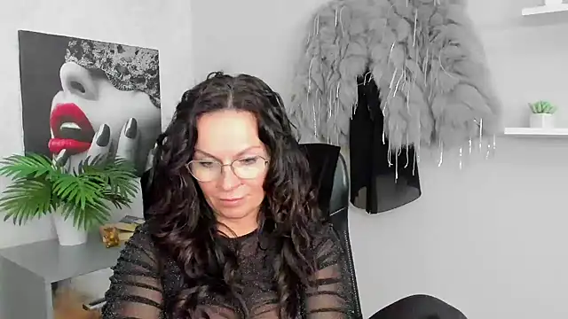 HelenLuxx online show from 02/06/25, 01:43