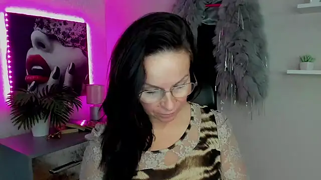 HelenLuxx online show from 02/15/25, 07:16