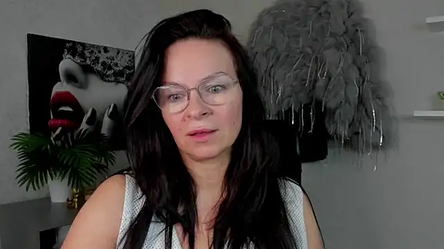 HelenLuxx online show from 03/07/25, 06:35