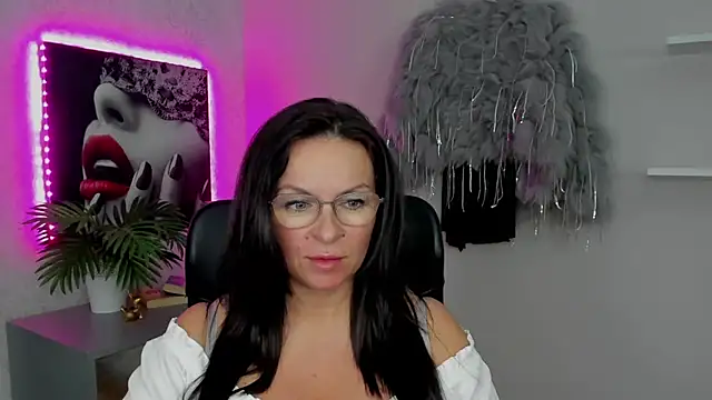 HelenLuxx online show from 03/14/25, 05:24