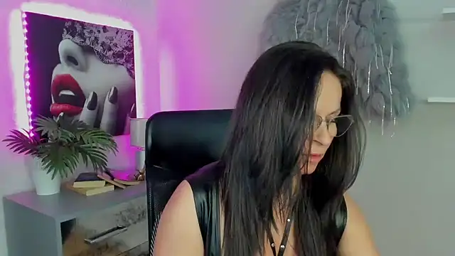 HelenLuxx online show from 03/20/25, 05:15