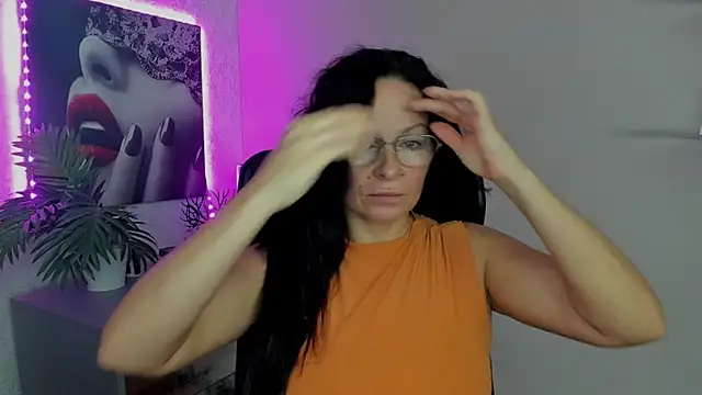 HelenLuxx online show from 09/25/25, 05:33