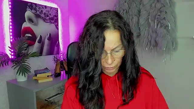 HelenLuxx online show from 10/16/25, 05:41