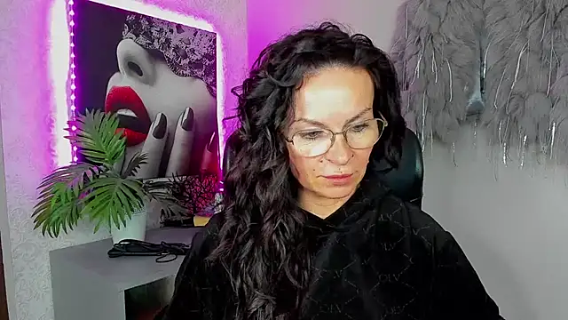 Snapshot of HelenLuxx chatting on 04/23/26, 03:14 HelenLuxx online show from 04/23/26, 03:14