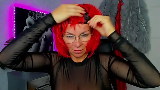 Snapshot of HelenLuxx chatting on 06/03/26, 04:34 HelenLuxx online show from 06/03/26, 04:34