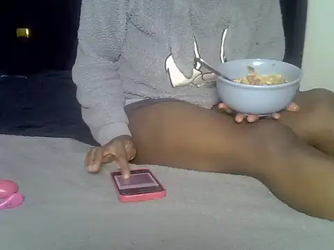 Snapshot of Its_tyra chatting on 03/23/26, 04:49 Its tyra online show from 03/23/26, 04:49