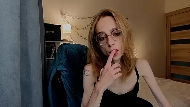 amber quell here online show from 09/12/25, 02:17