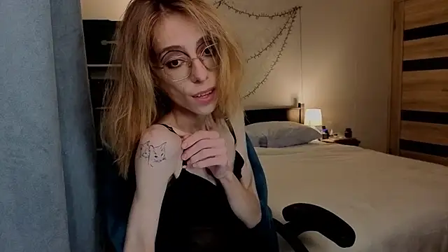 amber quell here online show from 09/18/25, 03:14