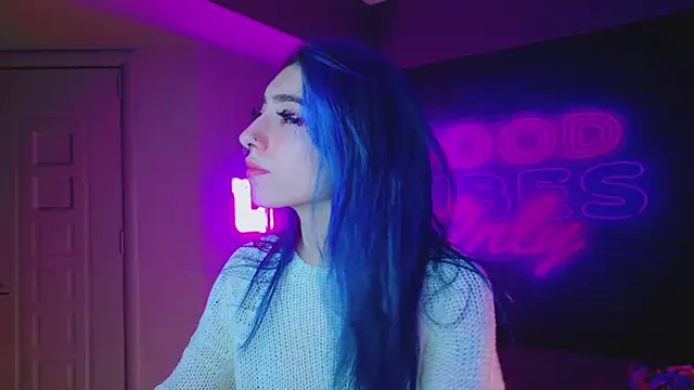 Snapshot of AriaVoss chatting on 12/14/24, 08:51 AriaVoss online show from 12/14/24, 08:51