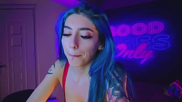 Snapshot of AriaVoss chatting on 12/21/24, 11:56 AriaVoss online show from 12/21/24, 11:56