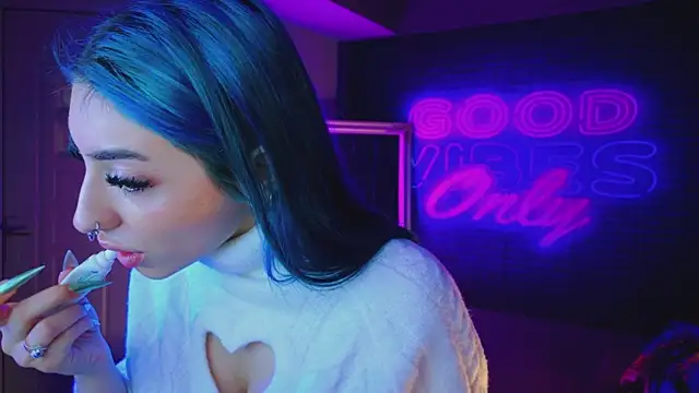 Snapshot of AriaVoss chatting on 12/27/24, 08:39 AriaVoss online show from 12/27/24, 08:39