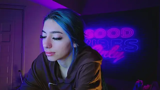 Snapshot of AriaVoss chatting on 01/10/25, 08:48 AriaVoss online show from 01/10/25, 08:48