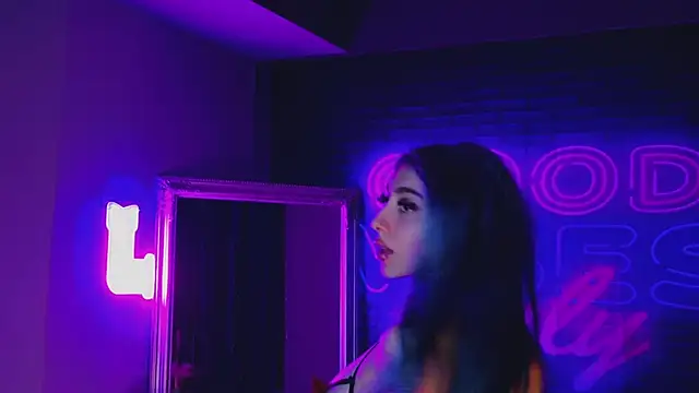 Snapshot of AriaVoss chatting on 01/20/25, 08:18 AriaVoss online show from 01/20/25, 08:18