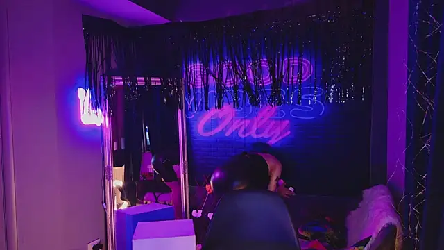 Snapshot of AriaVoss chatting on 02/13/25, 08:24 AriaVoss online show from 02/13/25, 08:24