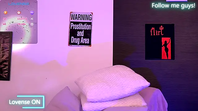 Snapshot of AriaVoss chatting on 09/18/25, 07:05 AriaVoss online show from 09/18/25, 07:05