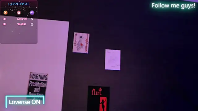 Snapshot of AriaVoss chatting on 09/28/25, 09:31 AriaVoss online show from 09/28/25, 09:31