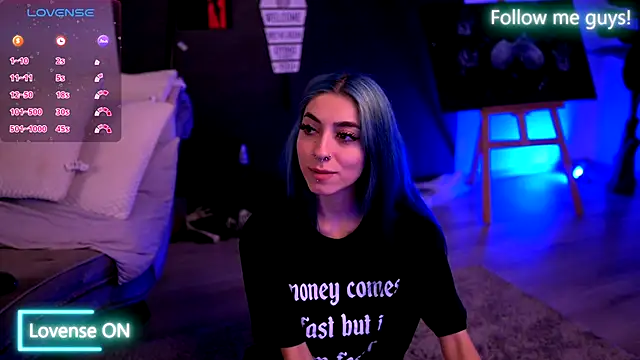 Snapshot of AriaVoss chatting on 10/21/25, 08:53 AriaVoss online show from 10/21/25, 08:53