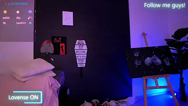 Snapshot of AriaVoss chatting on 10/28/25, 09:50 AriaVoss online show from 10/28/25, 09:50