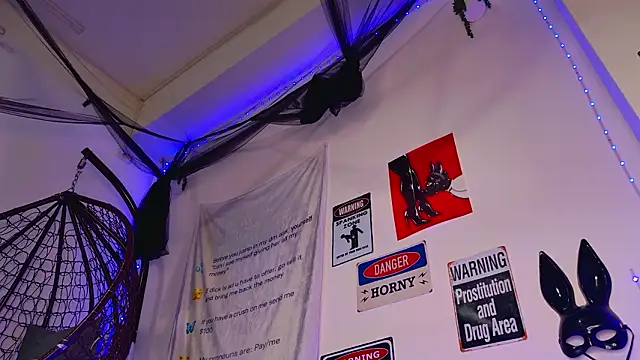 Snapshot of AriaVoss chatting on 03/13/26, 09:21 AriaVoss online show from 03/13/26, 09:21