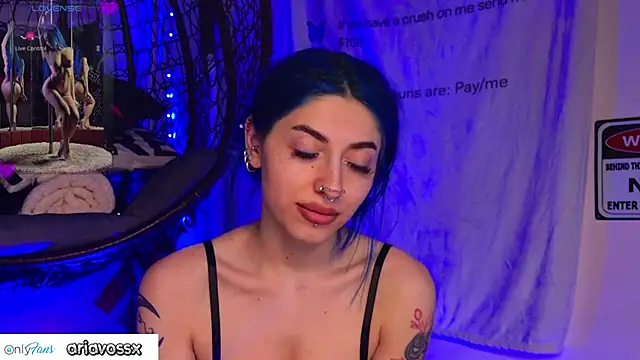 Snapshot of AriaVoss chatting on 04/14/26, 09:10 AriaVoss online show from 04/14/26, 09:10