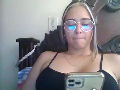 trianabell online show from 12/27/24, 04:10