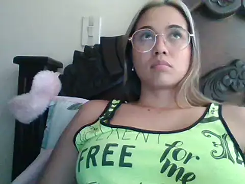 trianabell online show from 01/15/25, 07:44