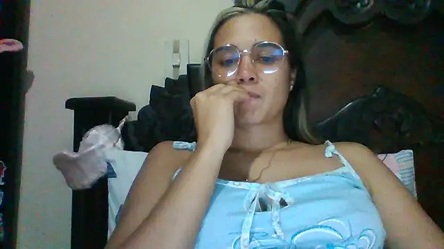 trianabell online show from 02/19/25, 02:23