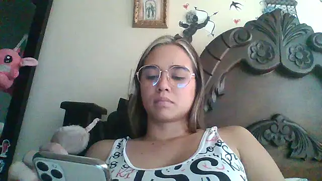 trianabell online show from 02/21/25, 06:48