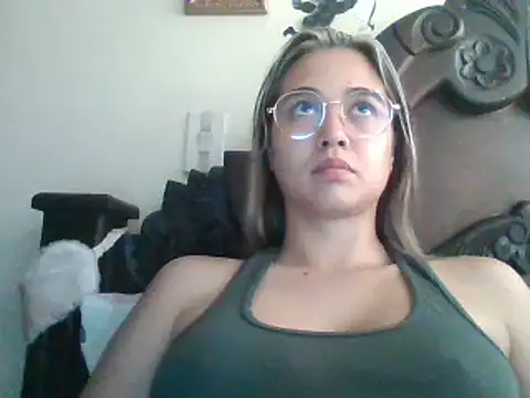 trianabell online show from 02/25/25, 04:21