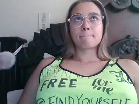 trianabell online show from 02/28/25, 05:48