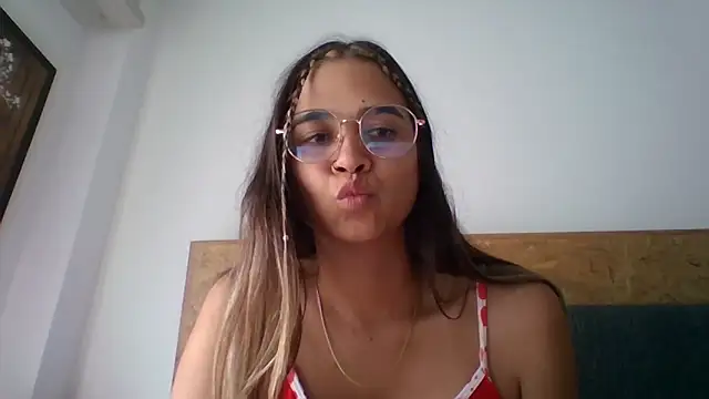 trianabell online show from 12/22/25, 02:58