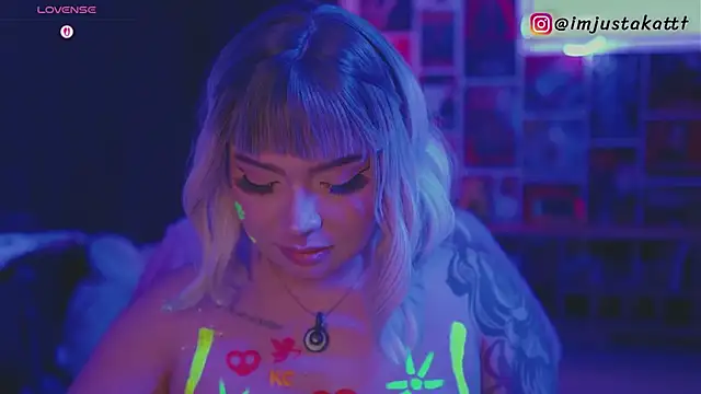 sensualkattt online show from 05/15/26, 11:45