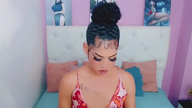 Snapshot of Amanda_bigx chatting on 03/18/26, 02:04 Amanda bigx online show from 03/18/26, 02:04