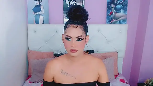 Snapshot of Amanda_bigx chatting on 03/24/26, 05:45 Amanda bigx online show from 03/24/26, 05:45