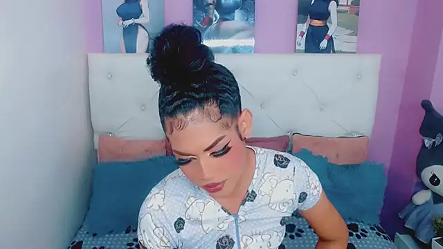 Snapshot of Amanda_bigx chatting on 05/15/26, 01:23 Amanda bigx online show from 05/15/26, 01:23